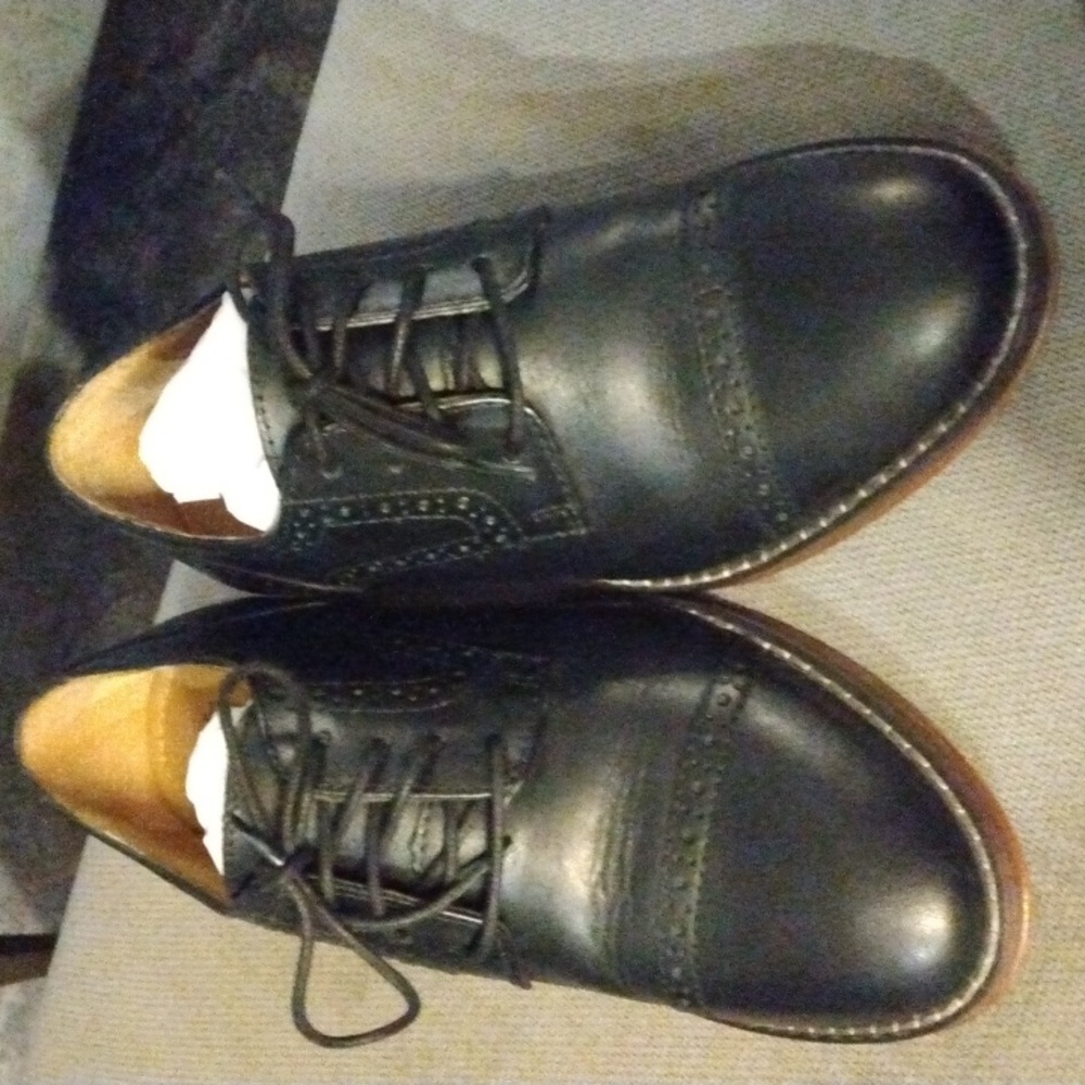 Johnston & Murphy Boys Black Oxford Shoes size 13, EUC, worn once
